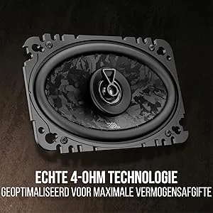 De tekst luidt 'ECHTE 4-OHM TECHNOLOGIE' en 'GEOPTIMALISEERD VOOR MAXIMALE VERMOGENSAFGIFTE'. Donkere autospeaker of audiodriver met weerstandsspecificaties van 4 ohm zichtbaar.