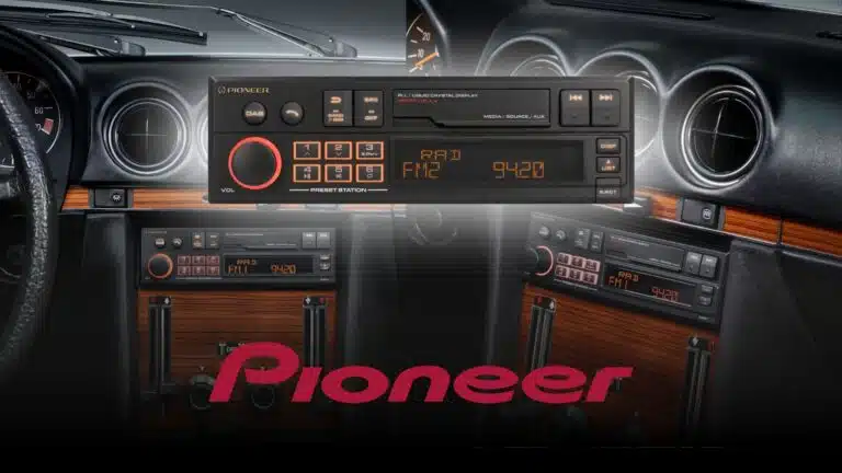 1. Pioneer SXT-C10PS frontpaneel – retro autoradio design met cassettedeck-stijl cover